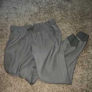Worn twice* lululemon on the fly jogger 28” woven